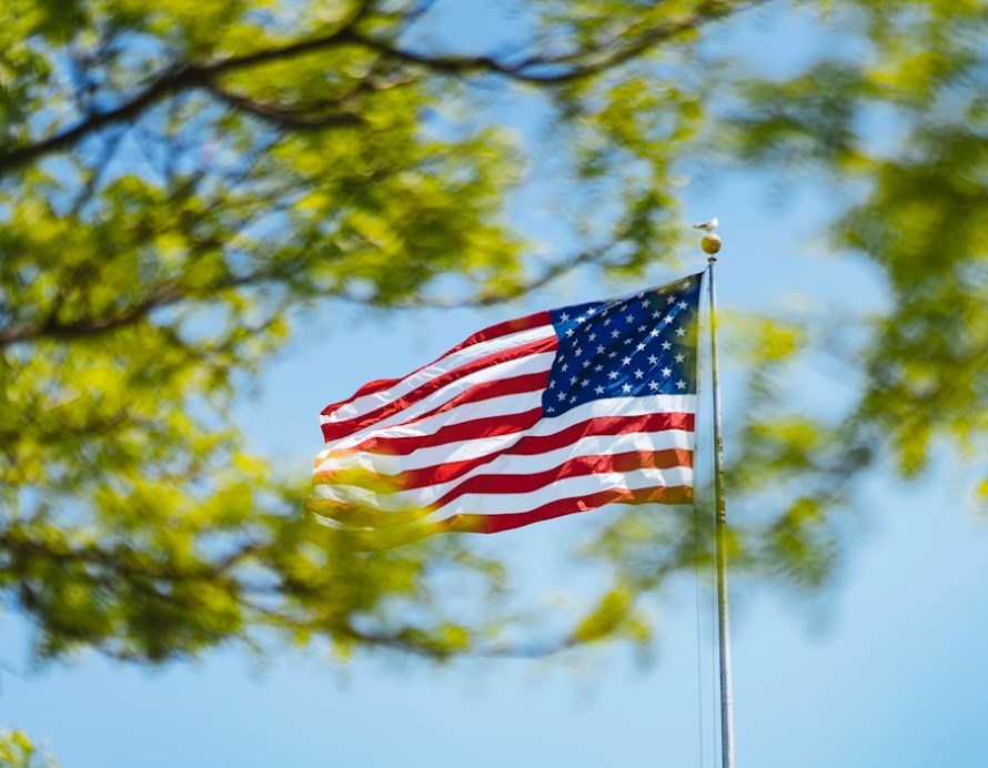 Koncem týdne se obchoduje opatrně před americkou inflací a íránskými jednáními