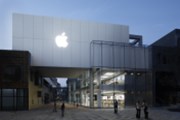 Šéf Applu Cook řeší potíže v Číně: Spor o iPad i pracovní sílu pro své dodavatele