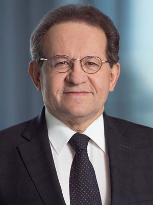 Constancio: Zodpovědnost za negativní sazby v Evropě a německé dilema