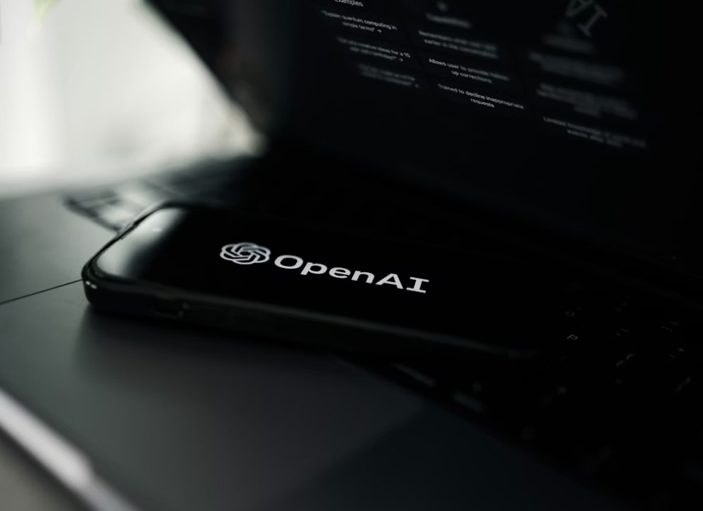 Nejistota kolem Hormuzu pokračuje, OpenAI čelí otázkám ohledně valuace a Rolls-Royce SMR má kontrakt na tři reaktory