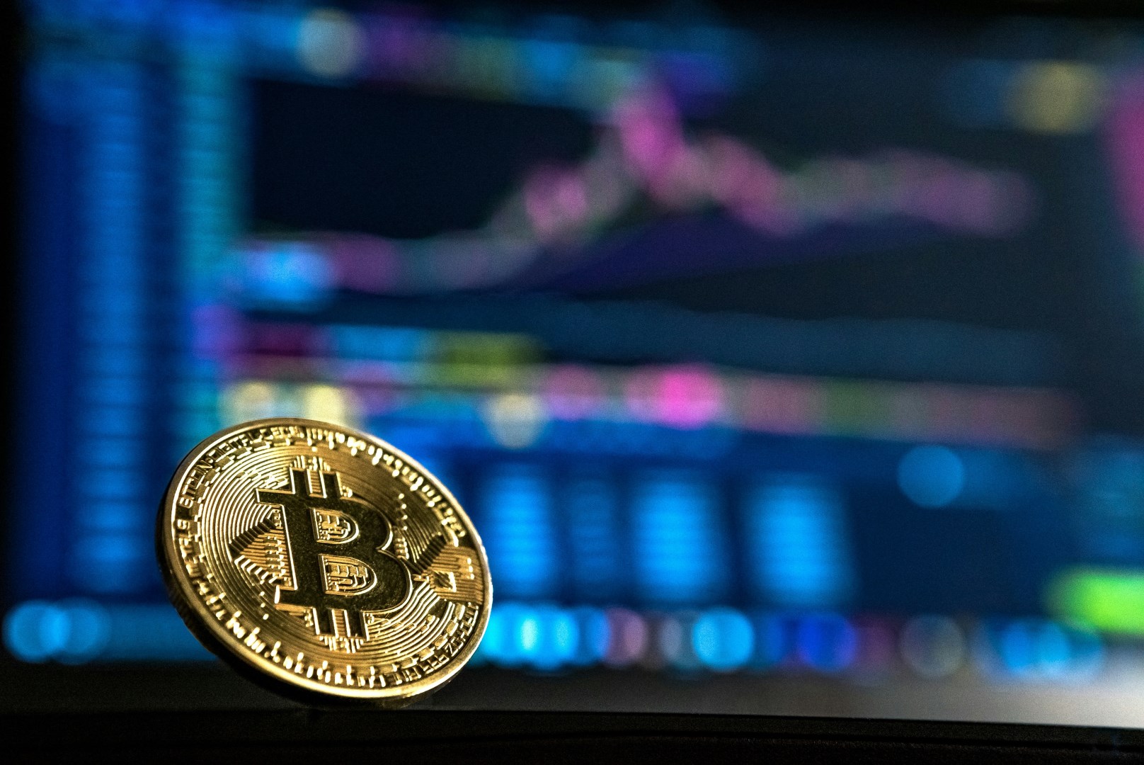 Cena bitcoinu poprvé od května překonala 80 000 dolarů