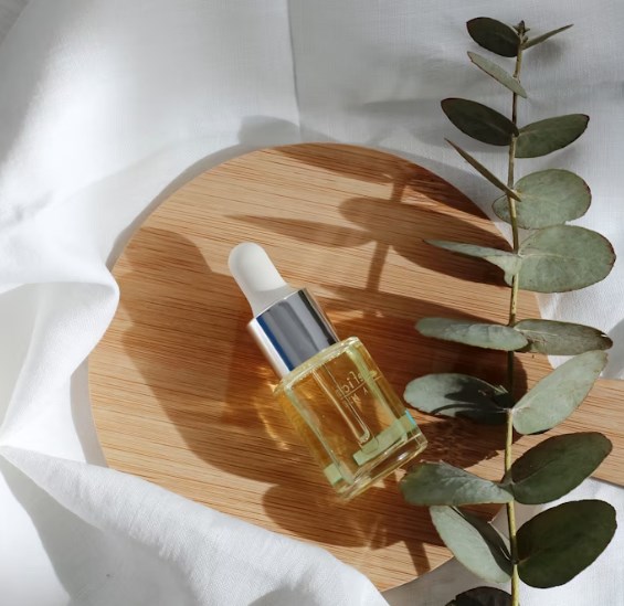 Výkup ČEZ jako strategická priorita, snížený rating Francie a prodej kosmetiky Keringu do L'Orealu