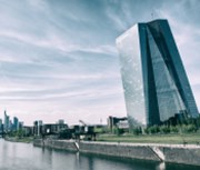 Někteří činitelé ECB zpochybňují její prognózy