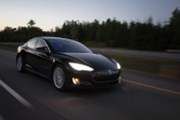 Tesla opět v zisku díky solárním kreditům (komentář analytika)