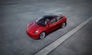 Dodávky vozů Tesla klesly o 31 %. Akcie firmy až o -11 %
