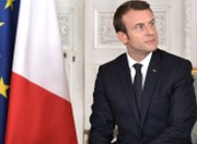 Macron se radí s partnery, žluté vesty pokračují v blokádách