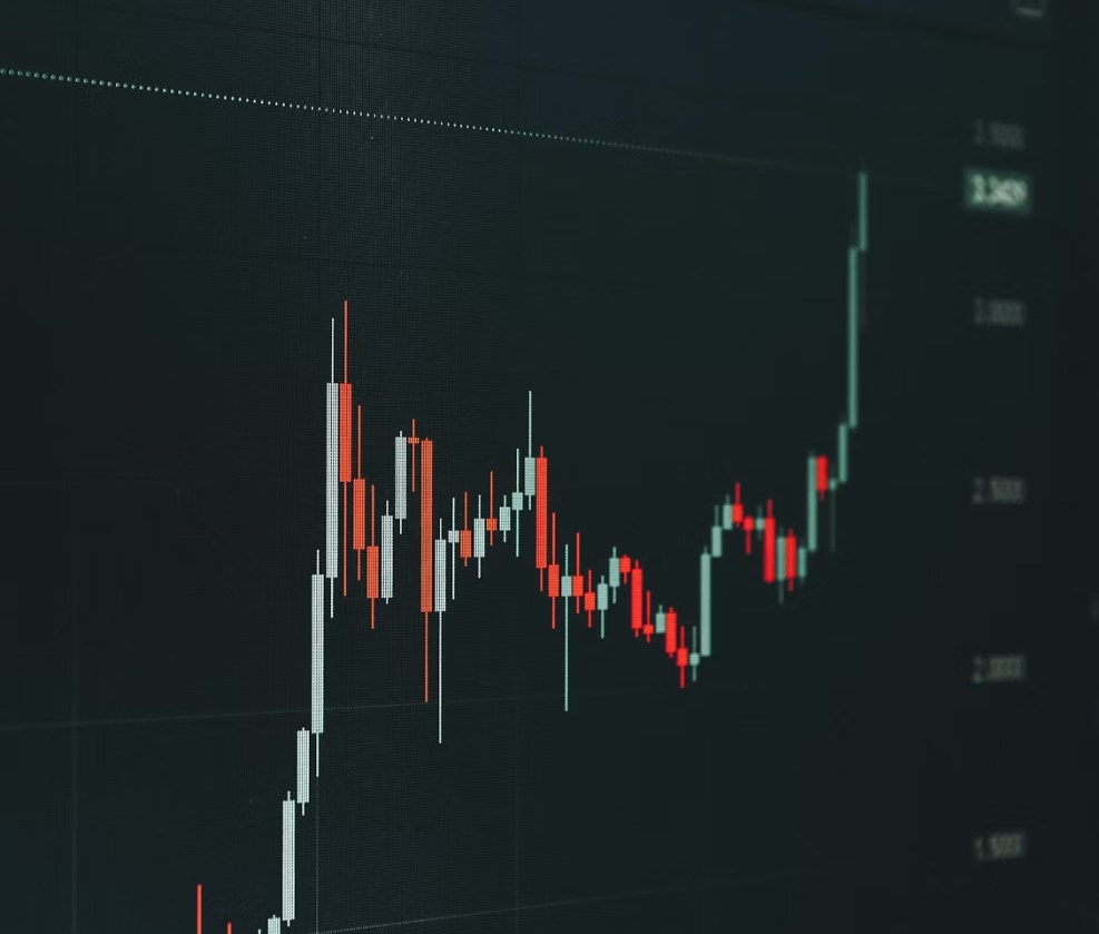 Trump hlásí brzký konec války. Ropa klesá, futures stoupají