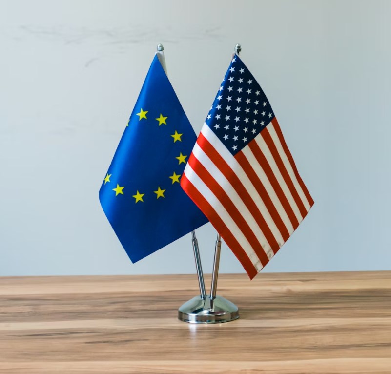 Rozbřesk: Obchodní příměří mezi USA a EU se drolí