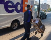FedEx pociťuje loňské napadení virem NotPetya, zlepšuje ale výhled (Komentář analytika)