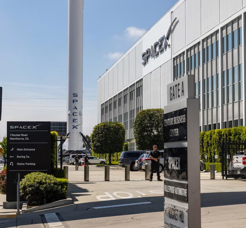 SpaceX roste raketovým tempem, investory ale děsí účet za AI a Starship