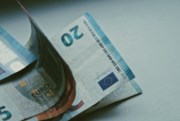 Inflace v EU v únoru klesla na 9,9 procenta. v Česku zůstává třetí nejvyšší