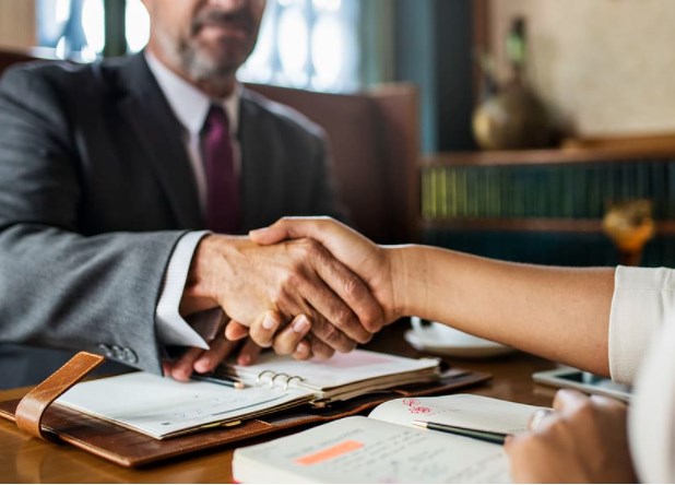 Trh práce vytvořil ani ne polovinu očekávaných míst. Co na to Fed? (komentář analytika)