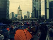 Agentura Fitch kvůli protestům o stupeň snížila rating Hongkongu