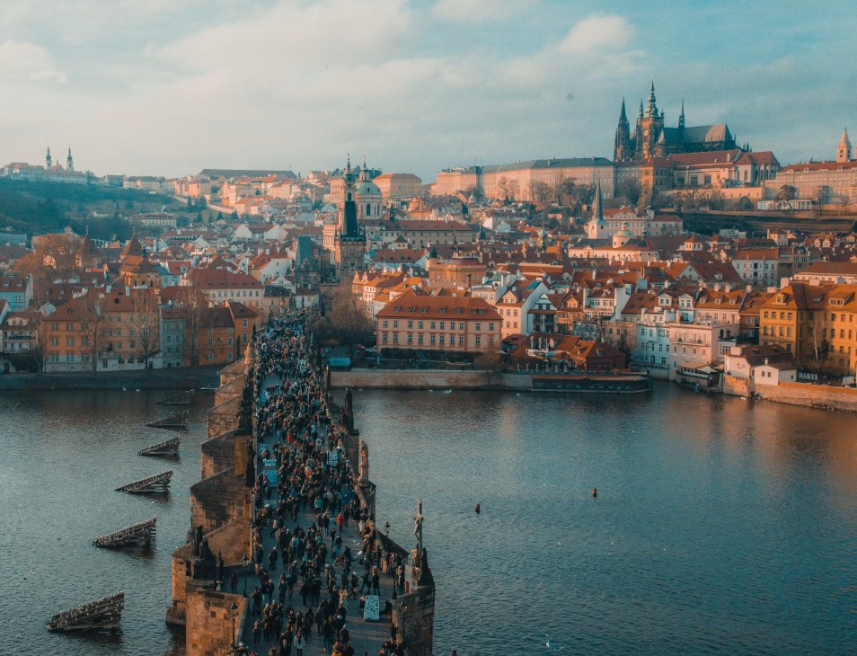 Česká ekonomika loni podle odhadu ČSÚ stoupla o jedno procento
