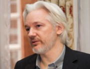 USA obvinily zakladatele WikiLeaks Assange z počítačové kriminality, hrozí mu pět let