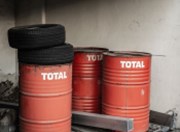 Čtvrtletní zisk Totalu kvůli levné ropě klesl o 35 procent