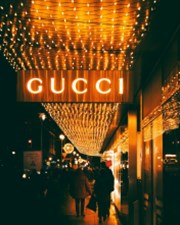 Rošáda u Gucci posílá akcie Keringu výše na sázkách na oživení značky