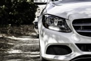 Summary: Daimler díky růstu Mercedesu překonal odhady trhu