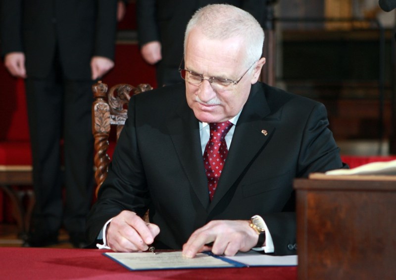 Prezident Klaus vyhlásil dílčí amnestii. Promíjí některé tresty, zastavuje část stíhání