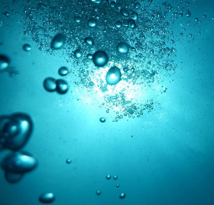 O2 schválilo nový program odkupu akcií, ve Francii se stávkuje