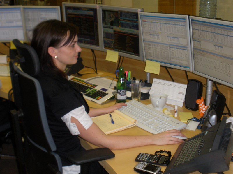 Odpolední Praha: Erste Bank umazala všechny dopolední zisky, CETV na 120 Kč