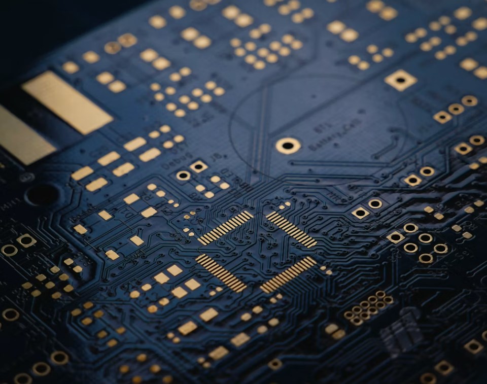 Micron doručil nekompromisní výsledky, nedostatek pamětí může trvat roky