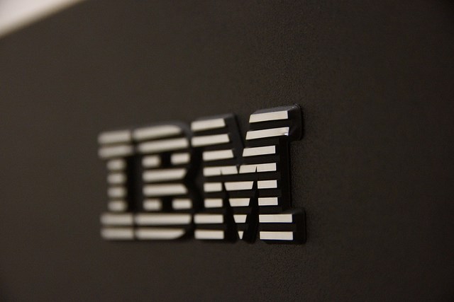 Tržby IBM podesáté ve 3Q klesají, akcie klesá o 6,5 %