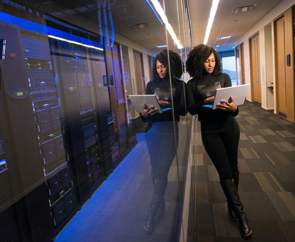 Big Tech ztrácí roli bezpečného přístavu. Valuace klesají, zisky ale zůstávají silné