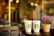 Řetězci kaváren Starbucks (+8,6 %) se korekce vyhnula (komentář analytika)