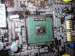 Intel investuje 1,5 miliardy USD do dvou výrobců čipů v Číně