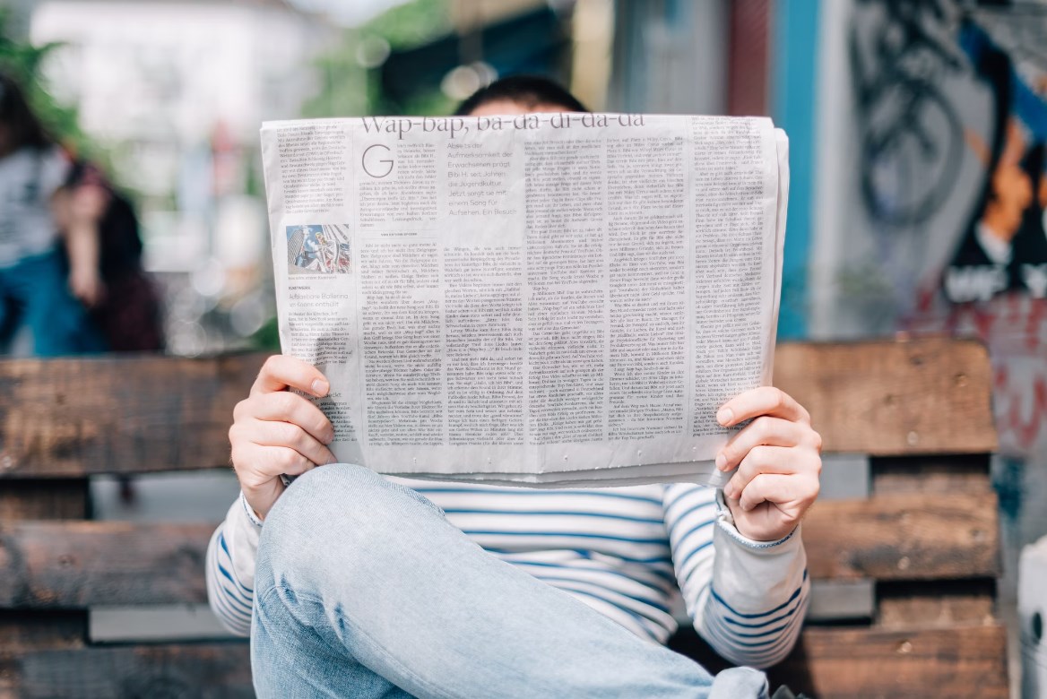 Komerční banka zítra zveřejní své výsledky, prezident Fedu v Minneapolis oslavoval nedávné snížení inflace a futures jsou smíšené