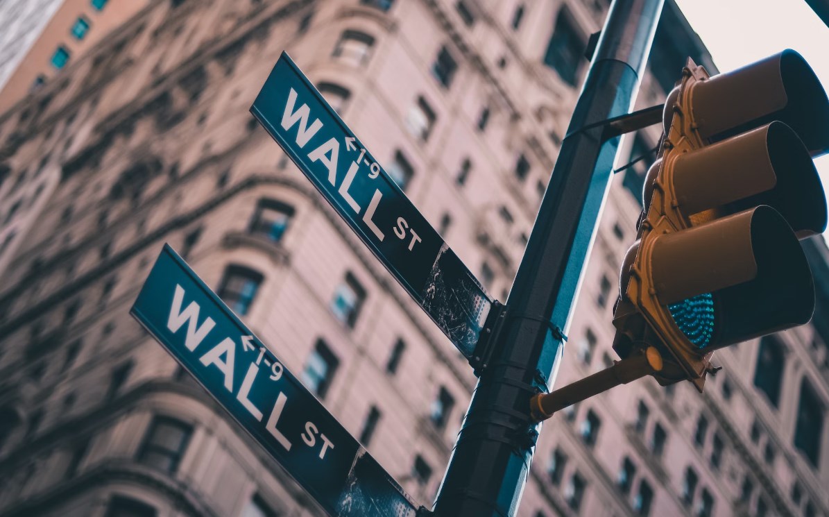 Dvě banky z Wall Street doporučují koupit 