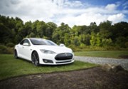 Tesla bude po požárech aut aktualizovat software