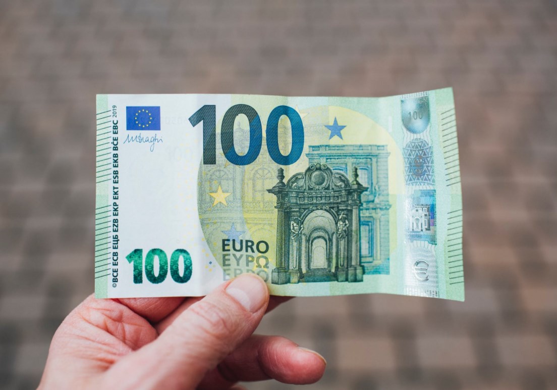 ECB toho nedodala málo. Euro posiluje, akcie tolik nadšené nejsou