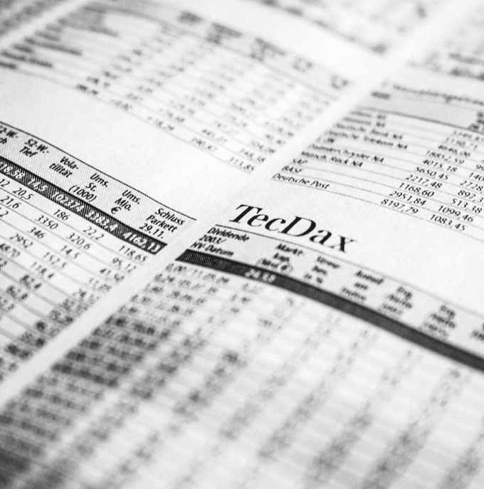 Inflační očekávání se drží i při poklesu výnosů. Akcie lehce ustupují