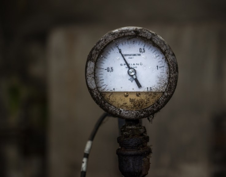 Akcie se nezvedly a pod tlak se dostávají evropské dluhopisy