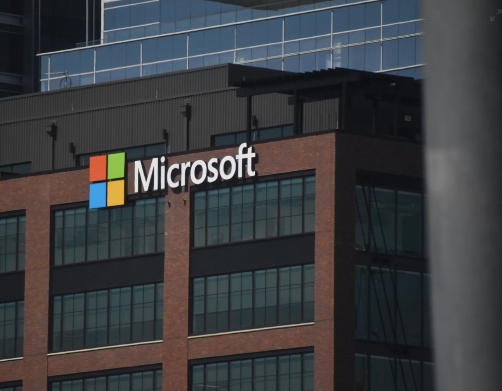 Datová centra Microsoftu jsou pod tlakem. Kapacita nestačí ani po rekordních investicích