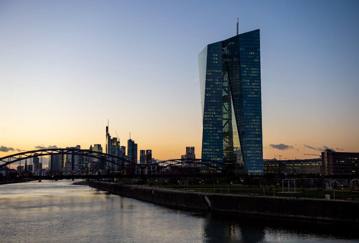 ECB začne od června snižovat úrokové sazby o čtvrt procentního bodu jednou za čtvrtletí, očekávají ekonomové