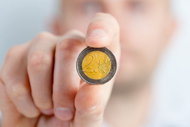 Euro se vrací výš a výnosy stoupají, ECB by však znovu zasahovat neměla