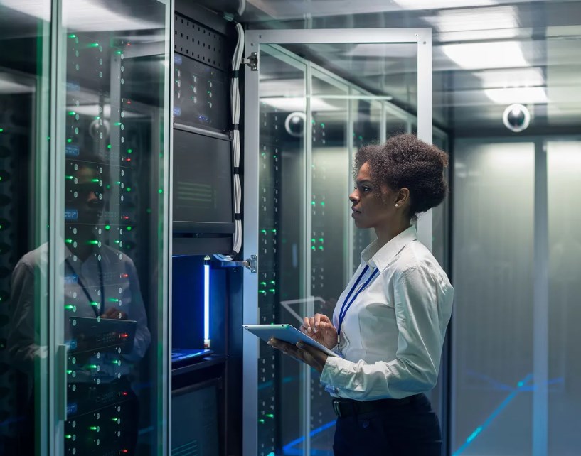 Siemens hrozí přesunem investic mimo EU kvůli přílišné regulaci průmyslové AI