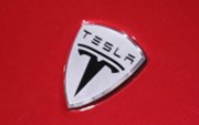 Může nižší cena ropy ohrozit prodeje Tesla Motors?