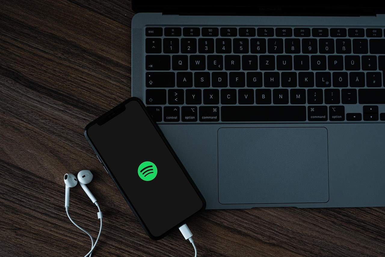 Spotify trhl rekordy v počtu nových uživatelů i marži, akcie vyskočily o 11 %
