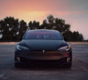 Tesla odkládá plán rozšíření svého závodu v Šanghaji