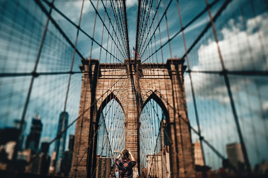 Amerika stoupá, komodity klesají a koruna odevzdala zisky z ČNB