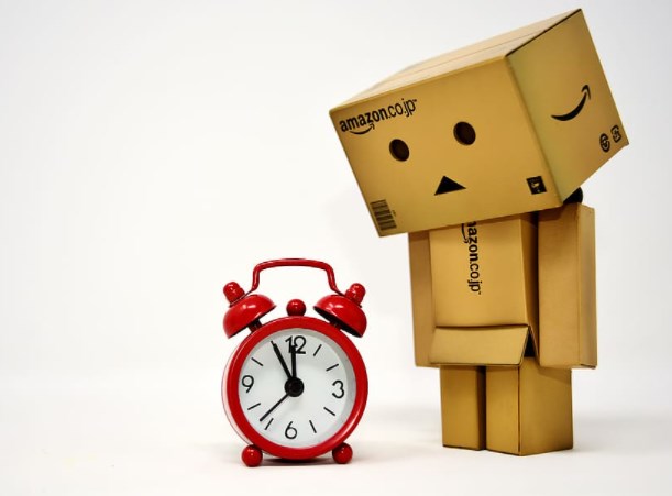 Amazon navyšuje maximální plat, Nvidia odchází od akvizice Arm a evropské futures se zelenají