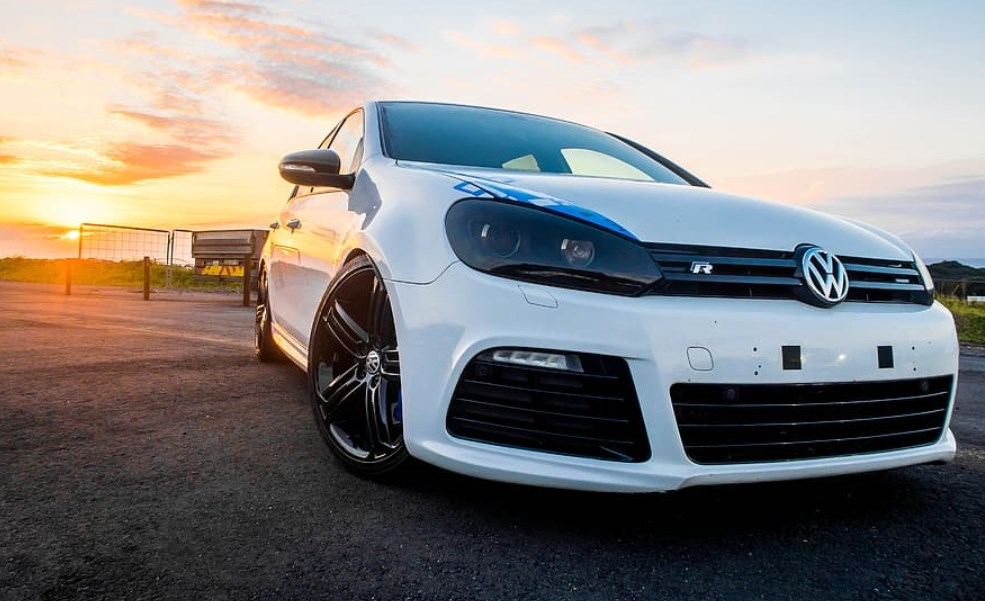 Analytik k výsledkům Volkswagenu: Čipy škrtí produkci i prodeje