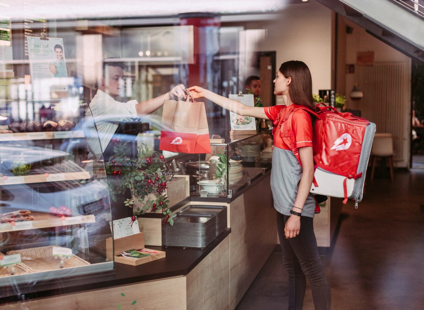 Akcie Delivery Hero vystřelily nad nabídku Uberu, ve hře je i rozprodej aktiv