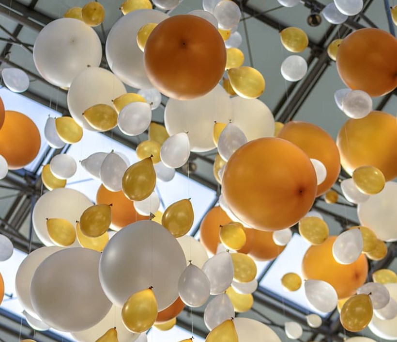 Akcie drží směr vzhůru, zatímco stříbro rychle splasklo