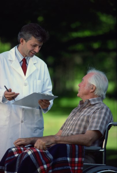 Důchody by od ledna měly růst asi o 65 Kč. To je neřestné a nemravné, říká ministr