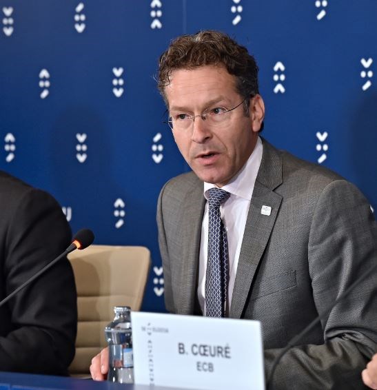 Coeuré: ECB by mohla podpořit ekonomiku levnými úvěry pro banky